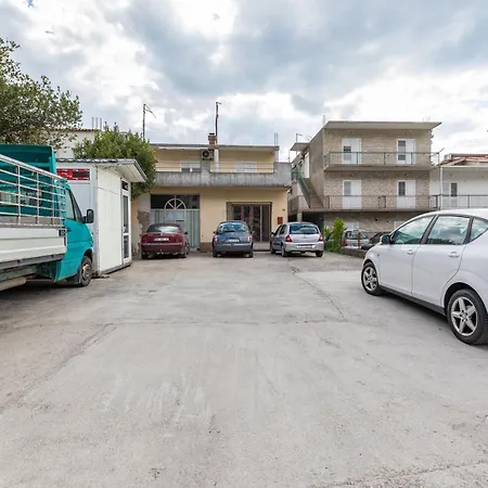 With Parking Space - 12336 Apartment Makarska